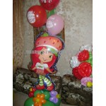 Девочка на полянке с шарами